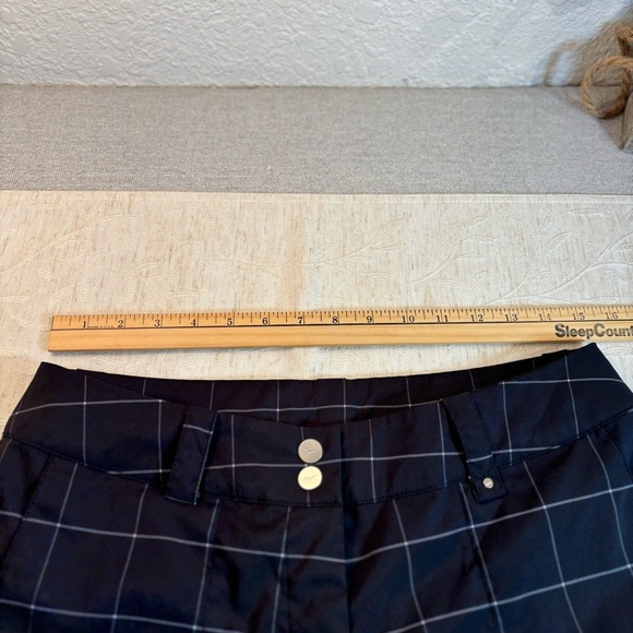 Women’s Nike Golf Dri-fit Bermuda Shirts. Size 8. Navy, white, gray. Pockets - Picture 3 of 7